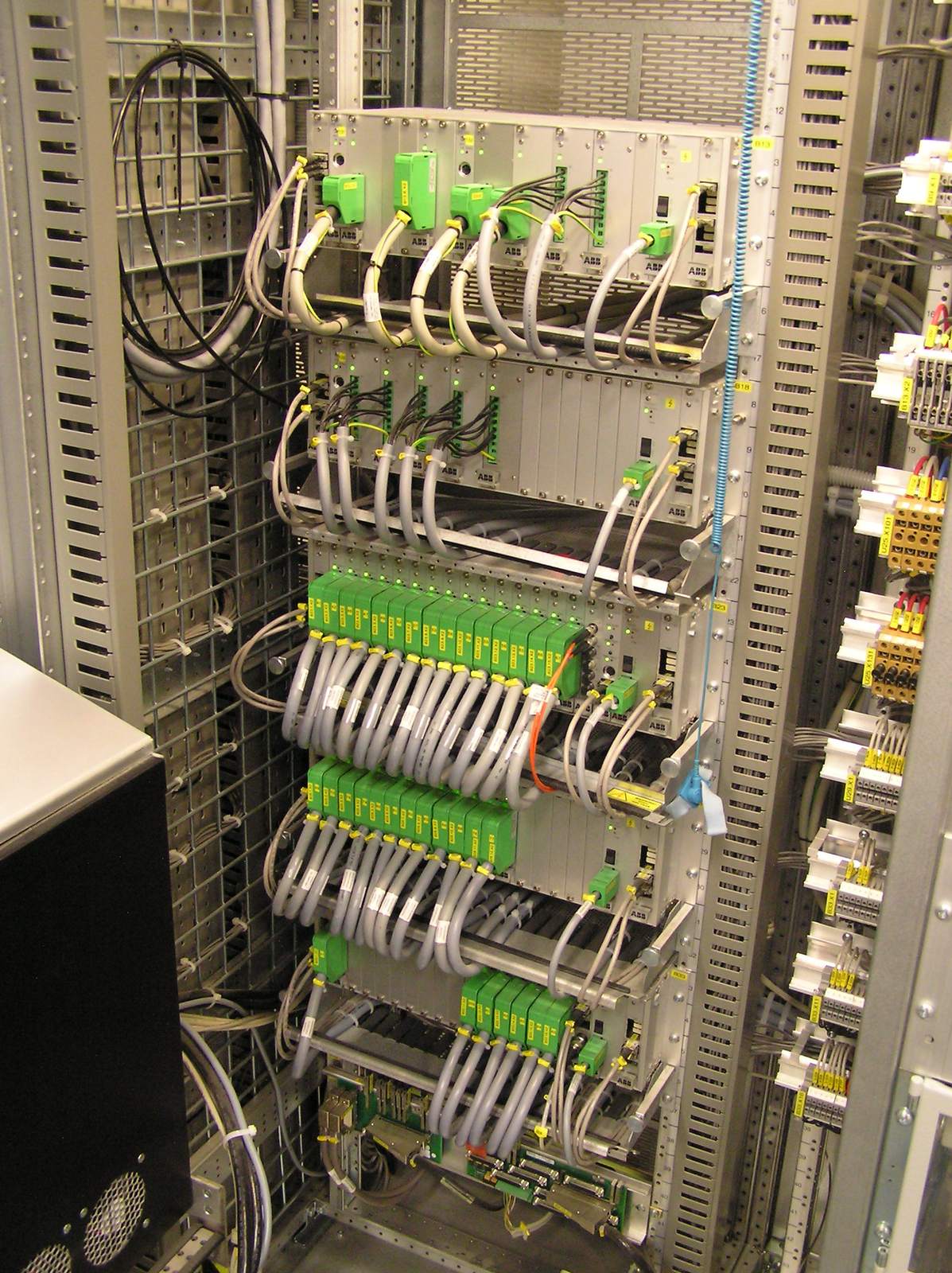 Valve control electronics — Rack-mounted valve control cards and fibre-optic firing links